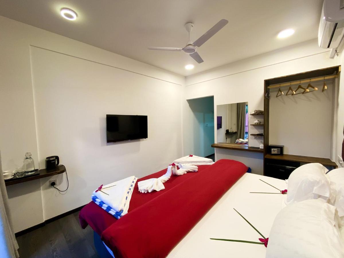 Chillax Thoddoo Hotel Exterior photo